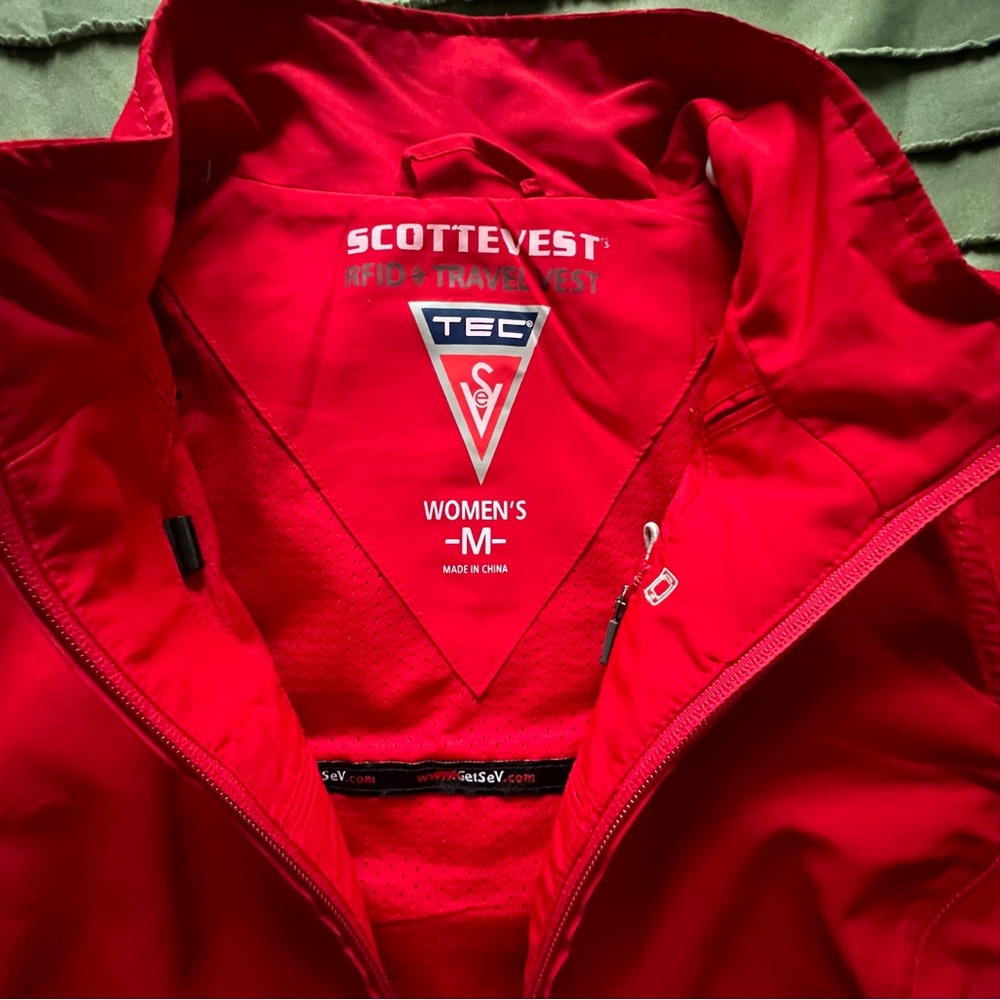 Scottevest Travel Vest in Red and White